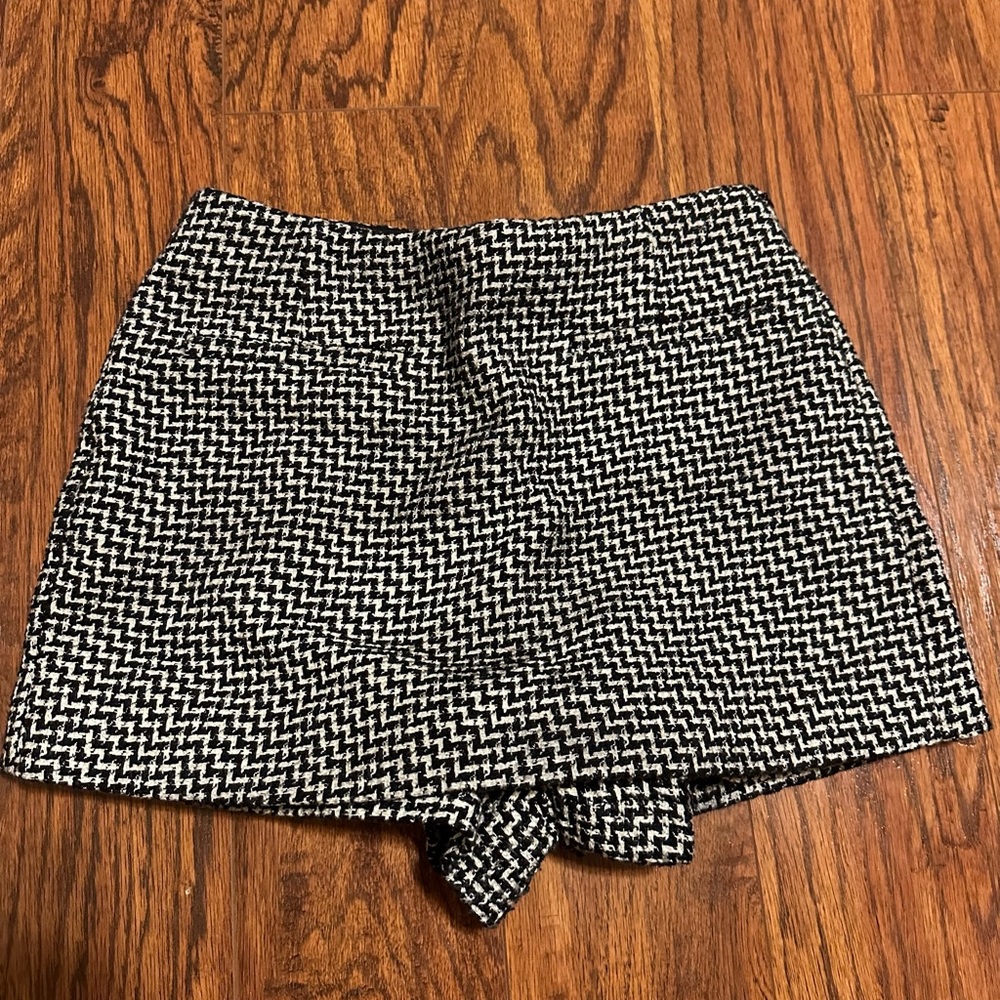 ZARA HOUNDSTOOTH MINI SKORT SIZE: XS